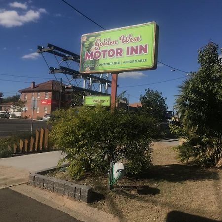 Golden West Motor Inn Miles Extérieur photo