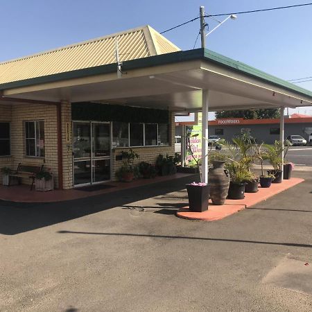 Golden West Motor Inn Miles Extérieur photo