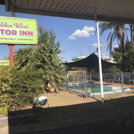 Golden West Motor Inn Miles Extérieur photo