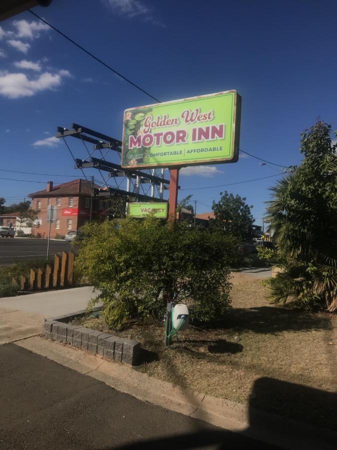 Golden West Motor Inn Miles Extérieur photo